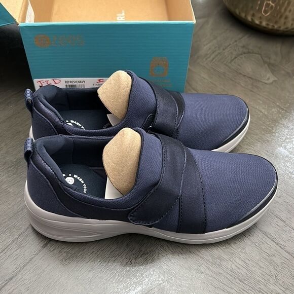 Bzees Women's Refresh Slip On Sneaker - Picture 5 of 7